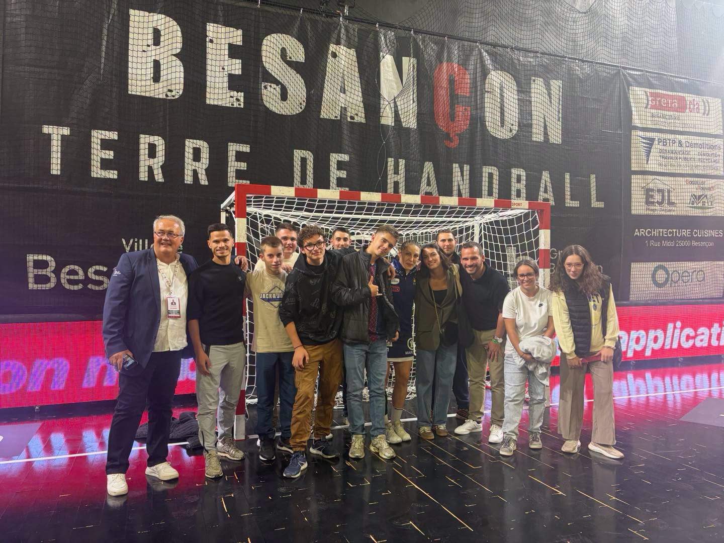 Rencontre entre les jeunes du DIME de Membrey, Chloé Valentini et Alizée Frécon-Demouge après le match de l’ESBF